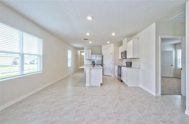 Building Photo - 3302 Pine Lily Ave