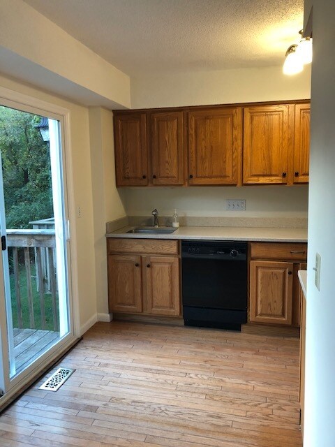 Building Photo - 428 Thoreau Rd