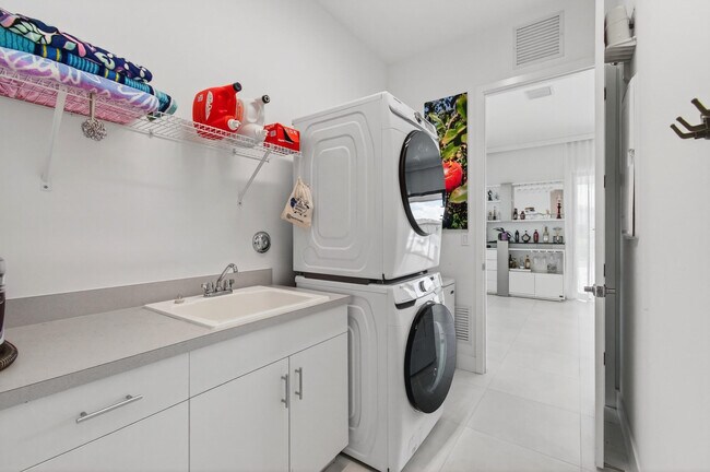 Building Photo - 17222 Blue Bayou Dr
