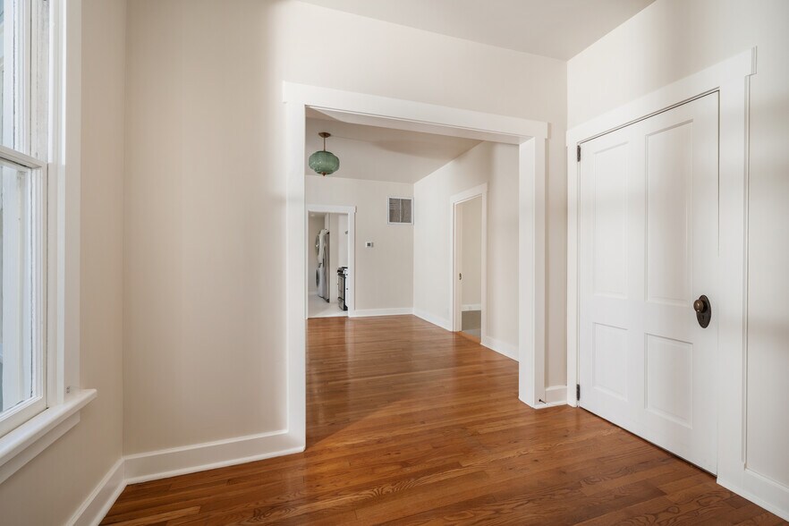 Building Photo - 532 Brinkerhoff Ave