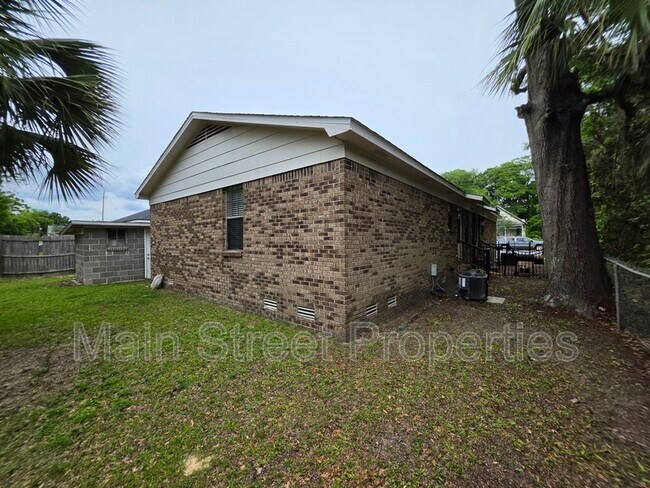 Building Photo - 1011 Martin Luther King JR Dr