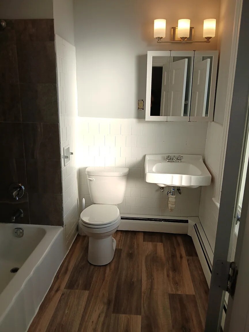 Building Photo - 35 Fairview St