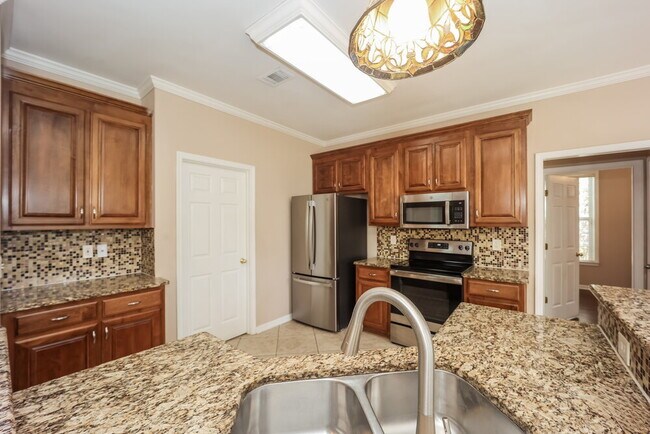 Building Photo - 84 Columns Way