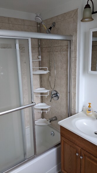 Building Photo - 2425 E Ave