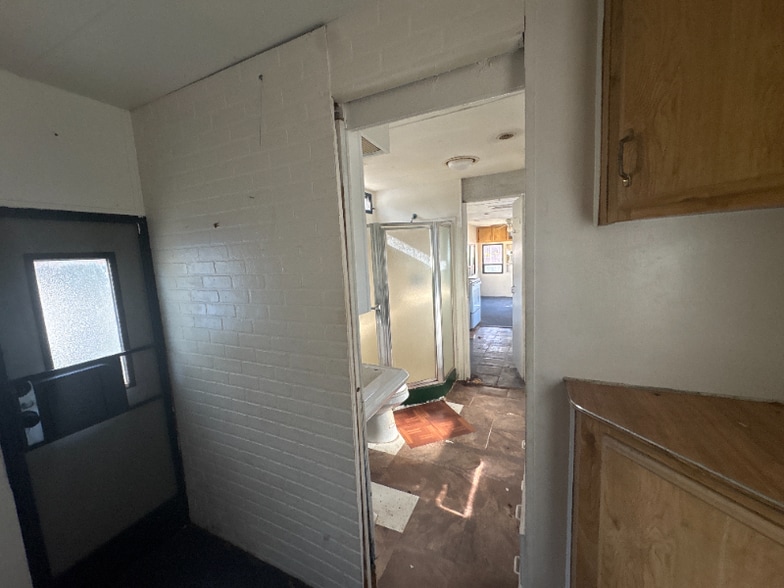 Building Photo - 4115 Aurora Rd