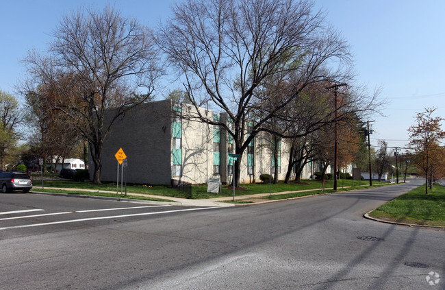 Primary Photo - Pinebrook Apartments