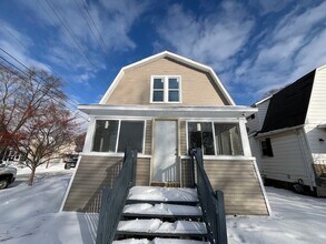 Building Photo - 934 W Garfield Ave