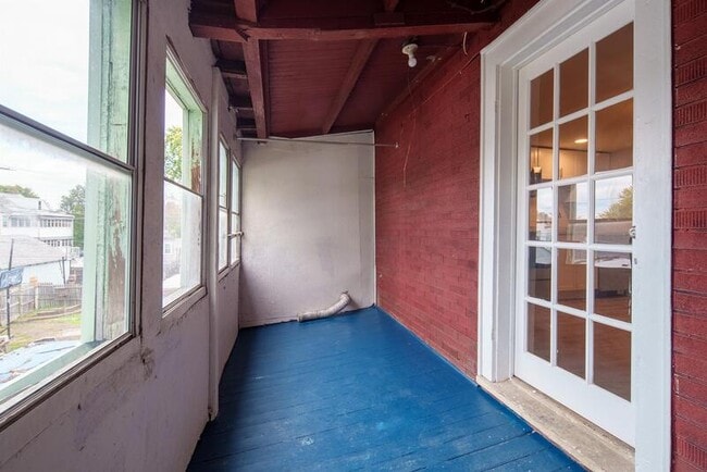 Building Photo - 719 5th Ave