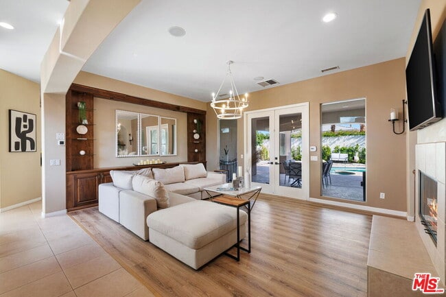 Building Photo - 4 Cartier Ct