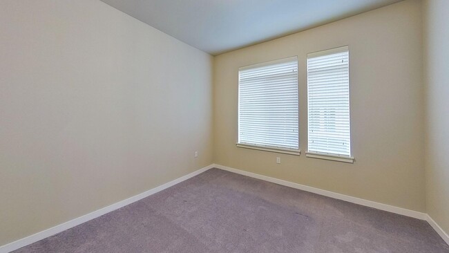 Building Photo - 3 bedroom 2 bath apartment in West Olympia...