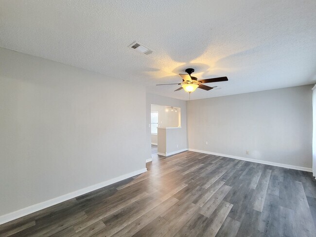 Building Photo - 4817 Lawndale St