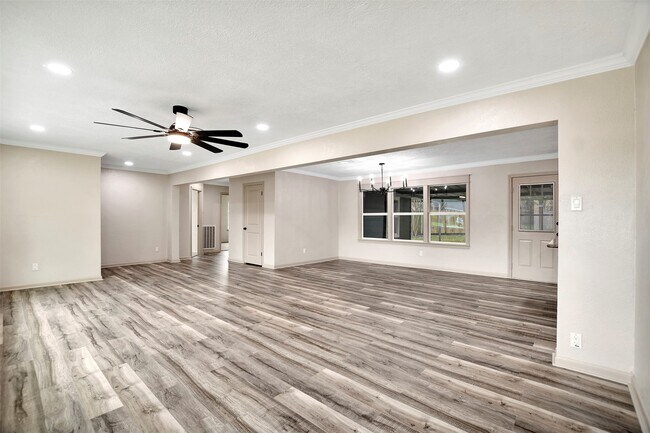 Building Photo - 1914 Monroe Dr