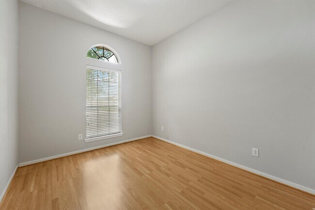Building Photo - 18727 River Meadows Rd