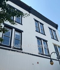 Building Photo - 112 N High St