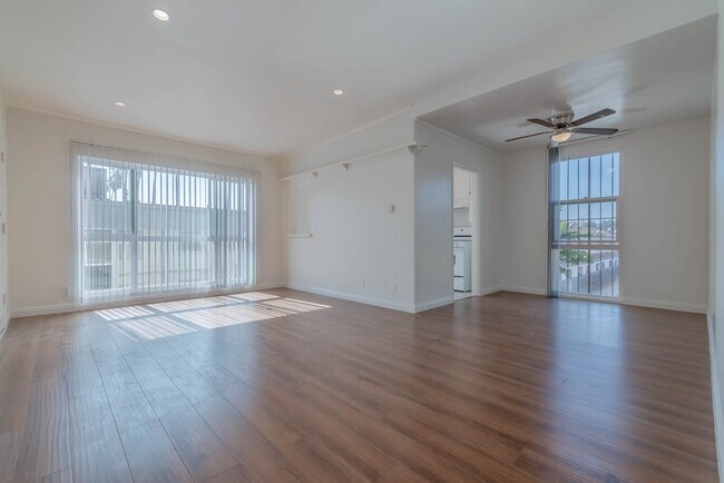 Building Photo - 922-926 N Normandie Ave