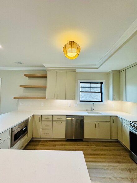 Building Photo - 117 W Wisconsin Ave