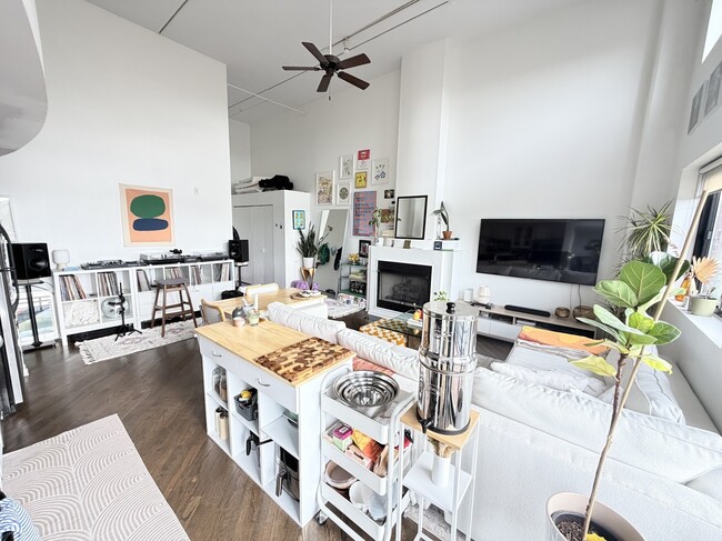 Building Photo - 2012 W St Paul Ave