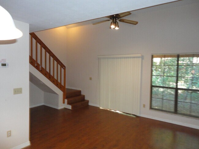 Building Photo - 2bedroom/2 bath condo in Rockwood Villas.