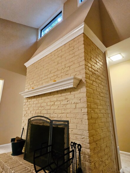 Building Photo - 465 Pebble Creek Dr