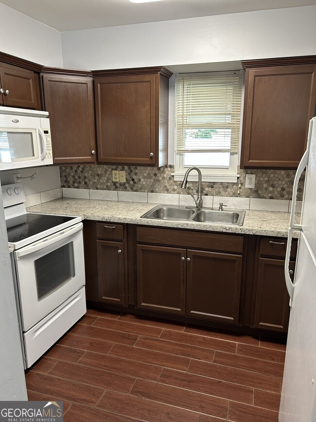 Building Photo - 542 Chateau Cir