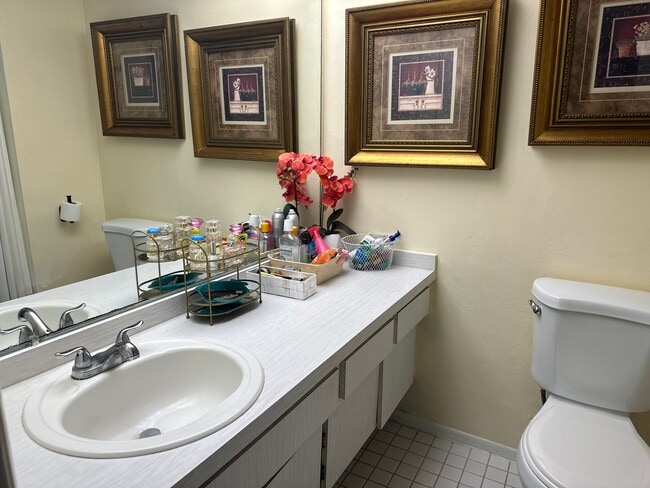 Building Photo - 1655 S Highland Ave