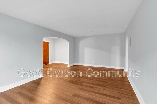 Building Photo - 20 E Morris Ave