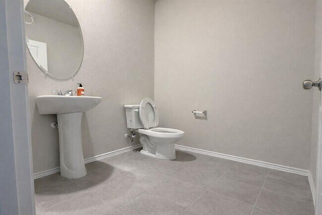 Building Photo - 12200 Dillon Fls Dr