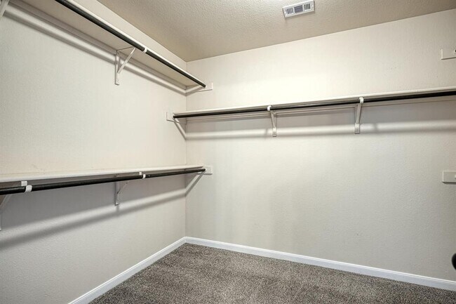 Building Photo - 320 Rock Mill Loop