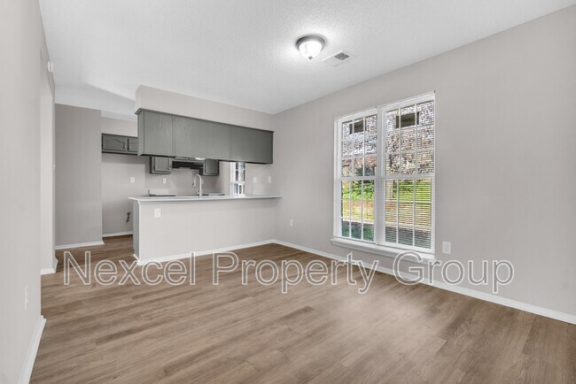 Building Photo - 10212 Oak Leaf Dr