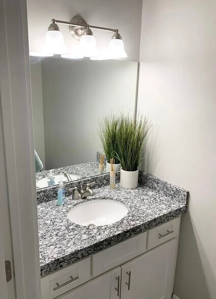 Building Photo - 1999 E Abbey Way