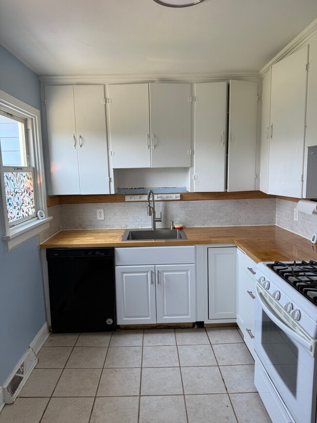 Building Photo - 1217 Wallace St