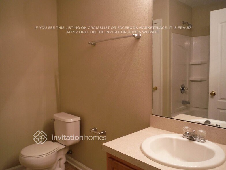 Building Photo - 11633 Brian Lakes Dr N