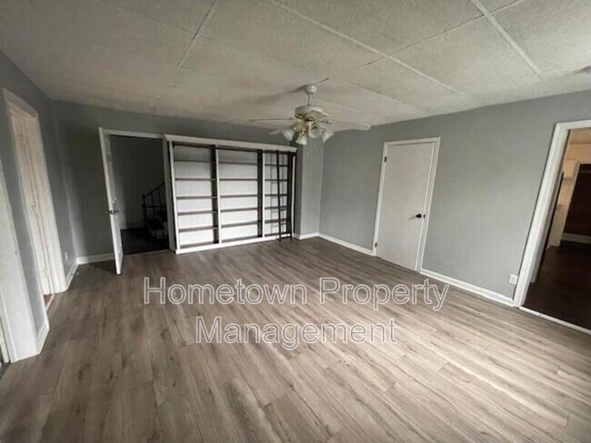 Building Photo - 406 N Front St