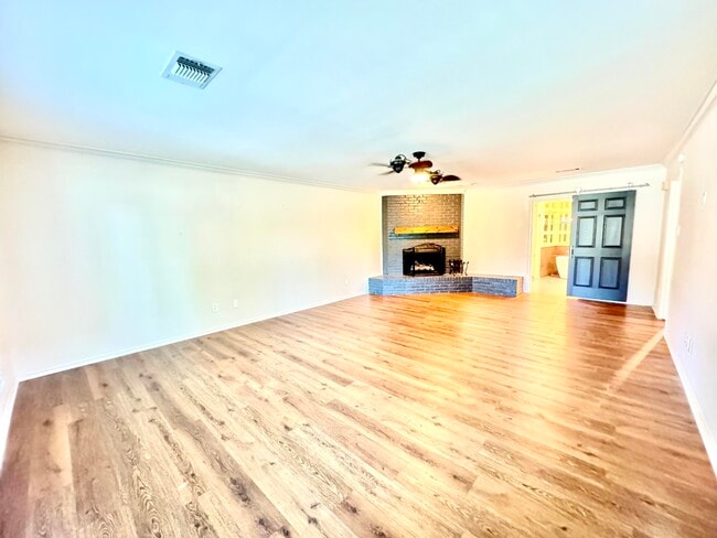 Building Photo - 9306 Utica Dr