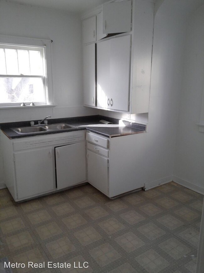 Building Photo - 2 br, 1 bath House - 714 E Rudisill Blvd