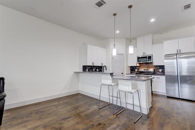 Building Photo - 6043 Rivendell Dr