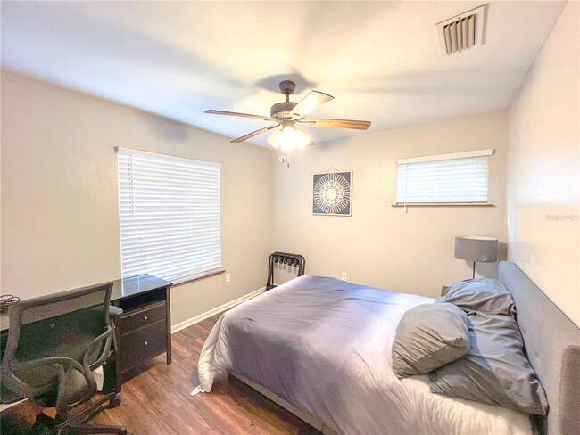 Building Photo - 4814 SW 57th Dr