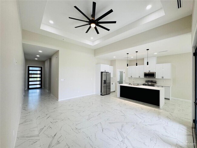 Building Photo - 1020 W Solaris Ln