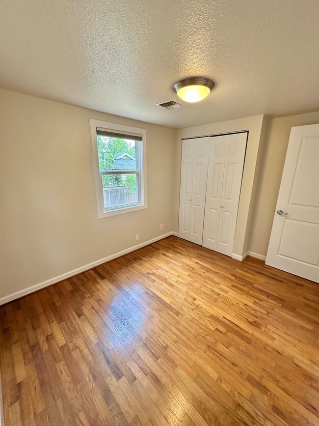 Building Photo - Charming 2-Bedroom, 2- bathroom Home with Bonus Space & Prime Shoreline Location