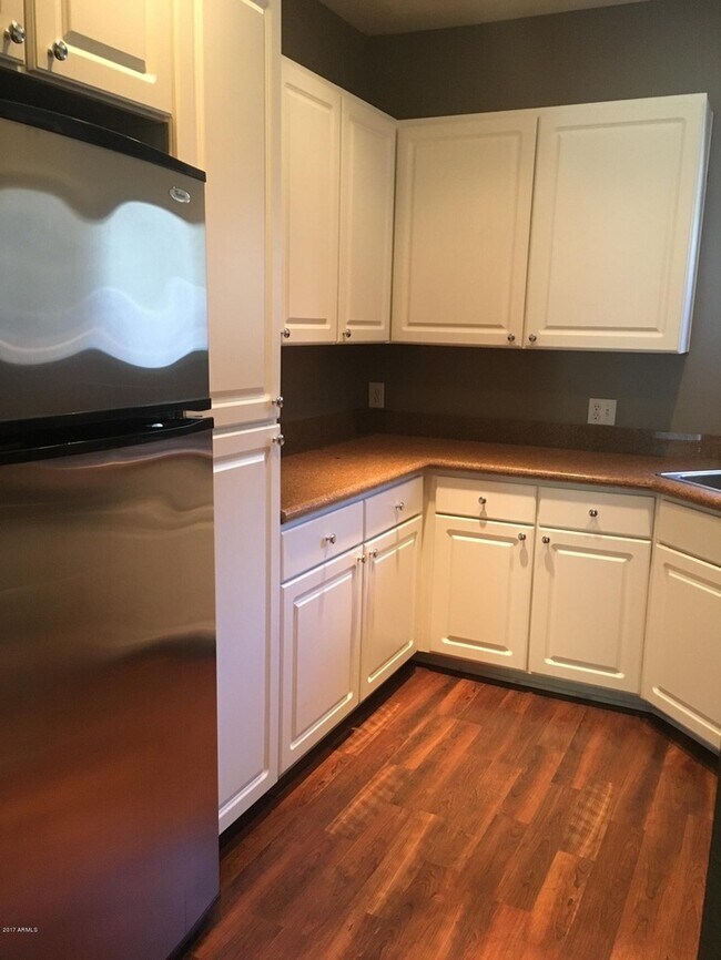 Building Photo - Stunning 2-bedroom 2-bath Condo with a 1 car garage