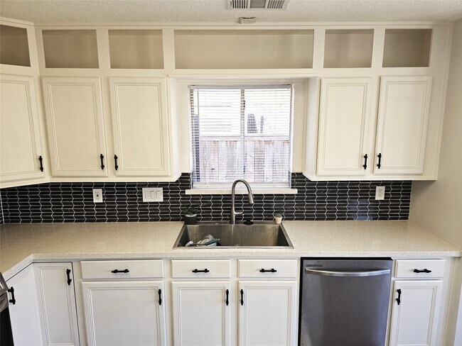 Building Photo - 19734 Glenfinch Ln