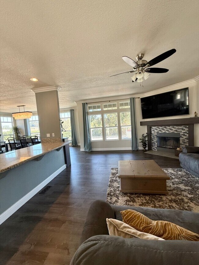 Building Photo - BEAUTIFUL 4 BEDROOM 2 BATH HOME IN ARROYO ...