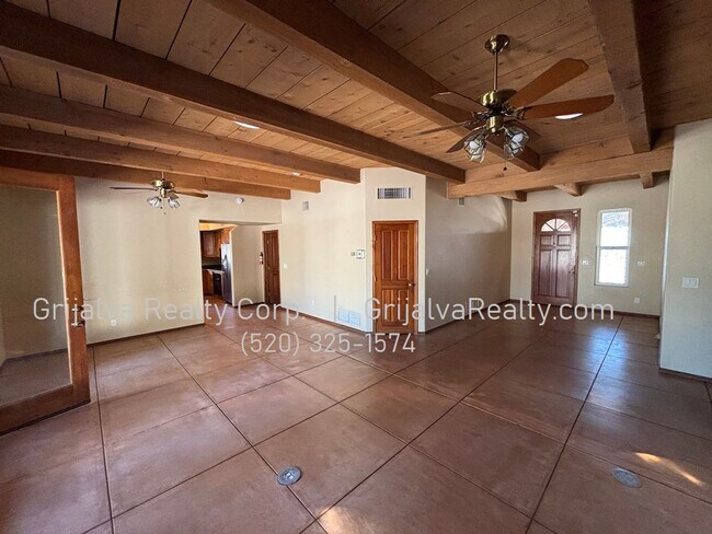 Building Photo - Huge Retreat Style Property for Rent in Central Tucson (Ft Lowell/Campbell)