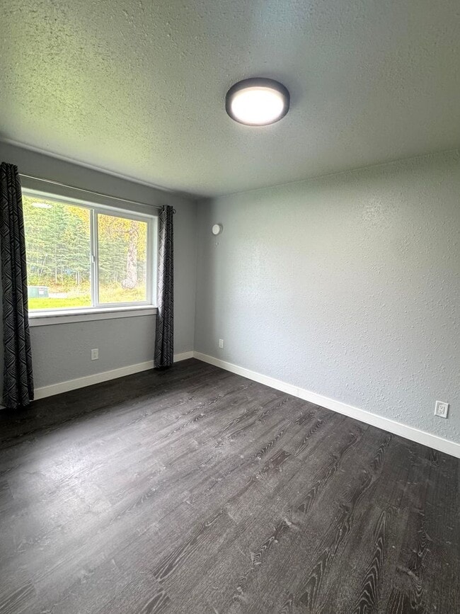 Building Photo - KENAI RANCH!