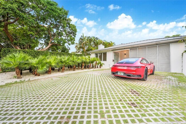 Building Photo - 555 NE 52nd Terrace