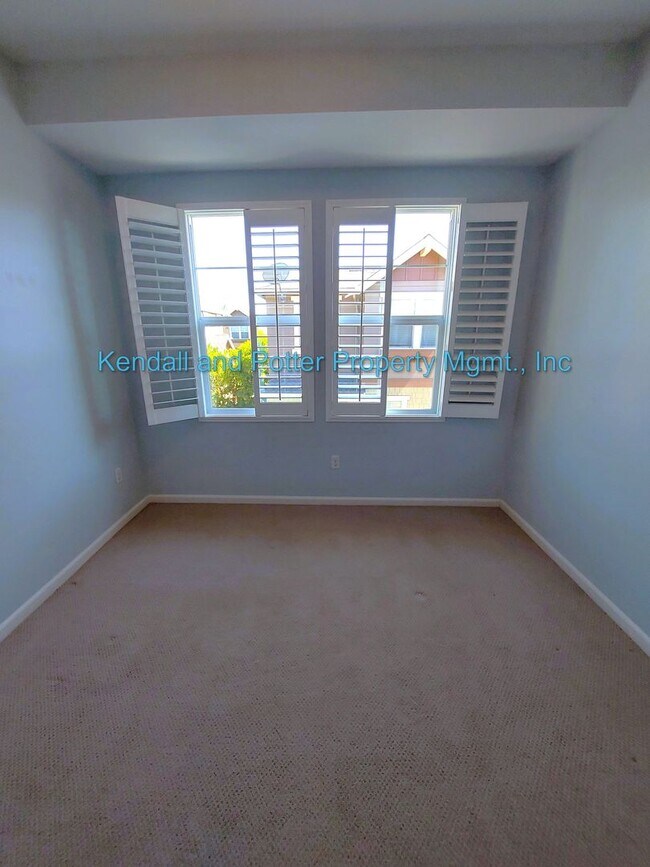 Building Photo - Immaculate 4 Bedroom, 3.5 Bath Townhome in Desirable Scotts Valley