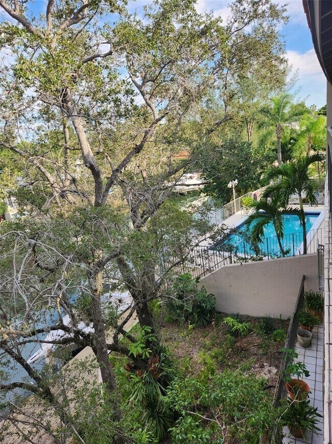 Building Photo - 5201 Orduna Dr