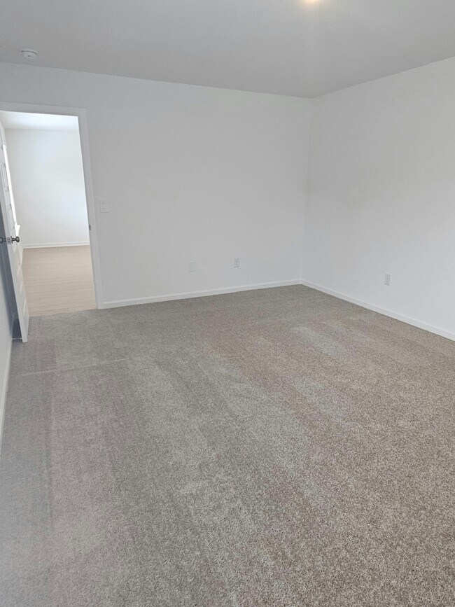 Building Photo - 184 Labrador Ln