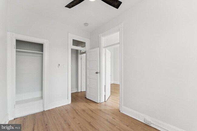 Building Photo - 621 Kenyon St NW