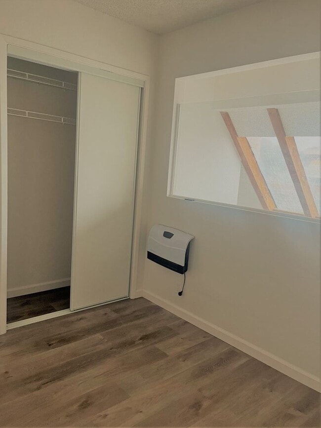 Building Photo - MOVE IN SPECIAL- 2 Bed 1.5 Bath Townhome Available Now!